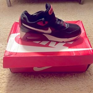 Woman’s Nike Air Max IVO